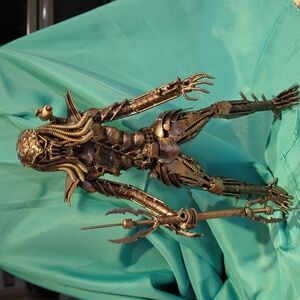 Metal sculpture predator